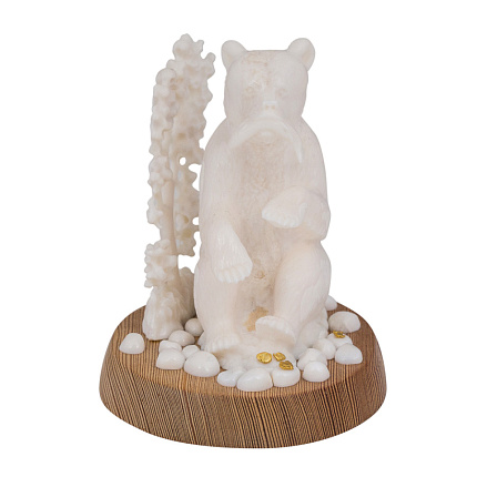 Статуэтка «Медведь с рыбой»