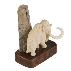 Композиция «Мамонт у скалы»